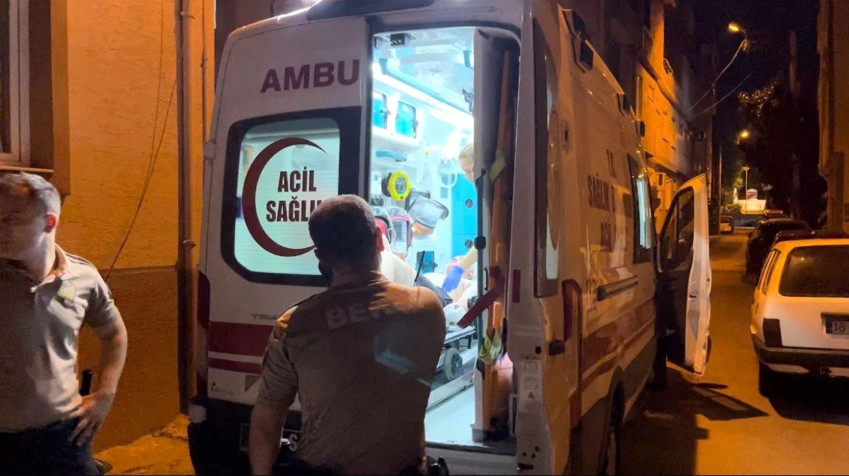 Bursa’da babasıyla tartışan genç başını cama vurdu, yaralandı